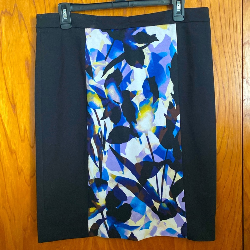 Women’s stretch skirt with floral panel